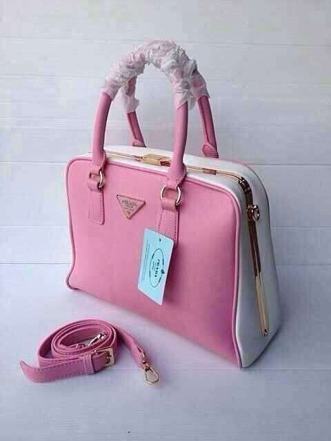 สินค้า : Prada ขนาด. : 10 นิ้ว