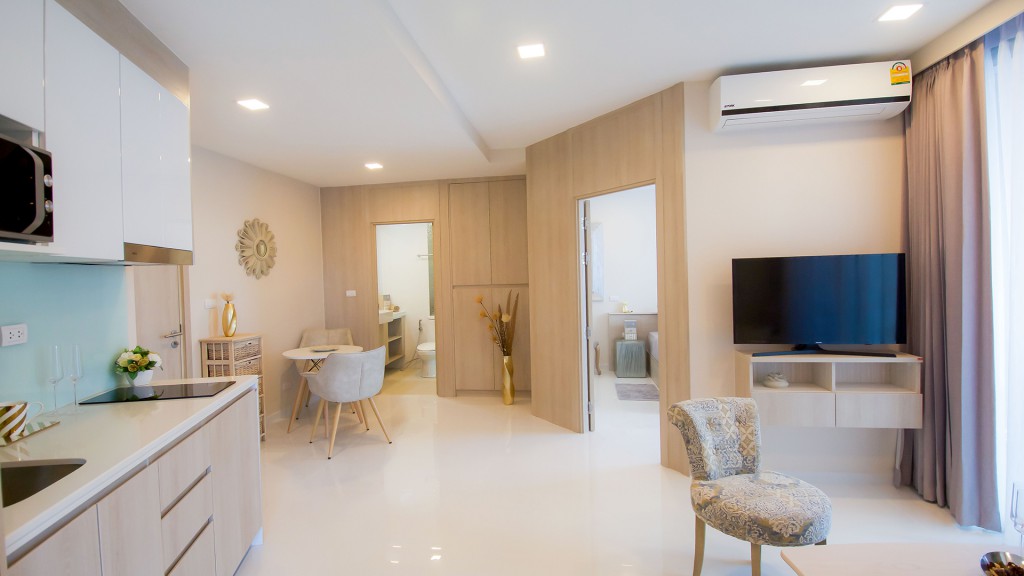 สระว่ายน้ำของโครงการที่ชั้น 10