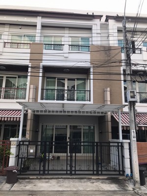 ทาวน์โฮม 3 ชั้น บ้านกลางเมือง
