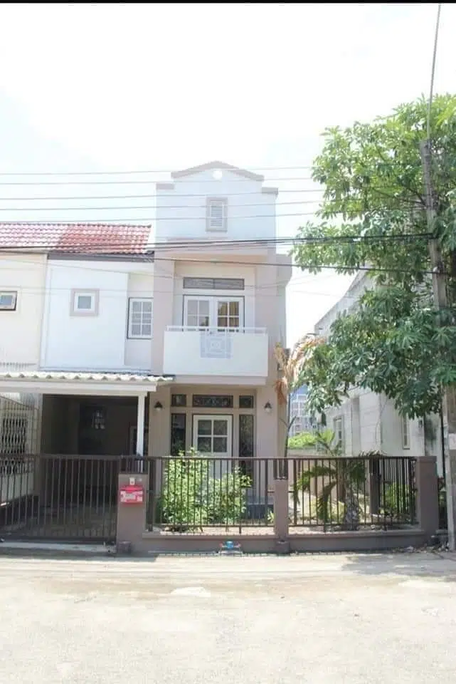 หมู่บ้านเพชรอินทรา