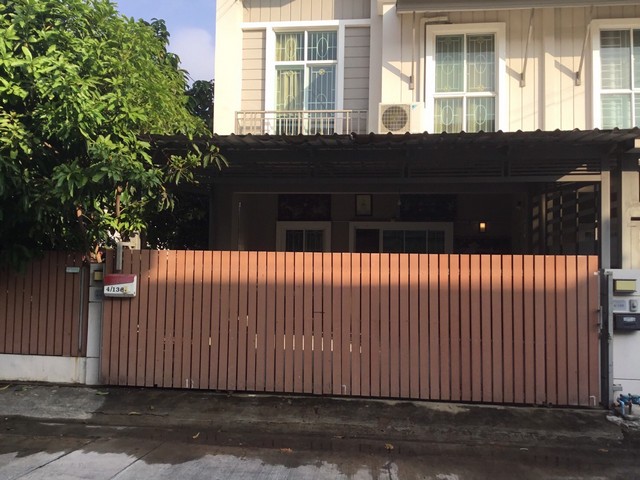 ทาวน์เฮ้าส์