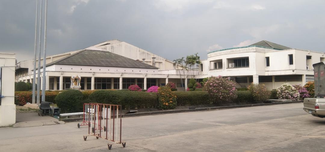โรงงาน