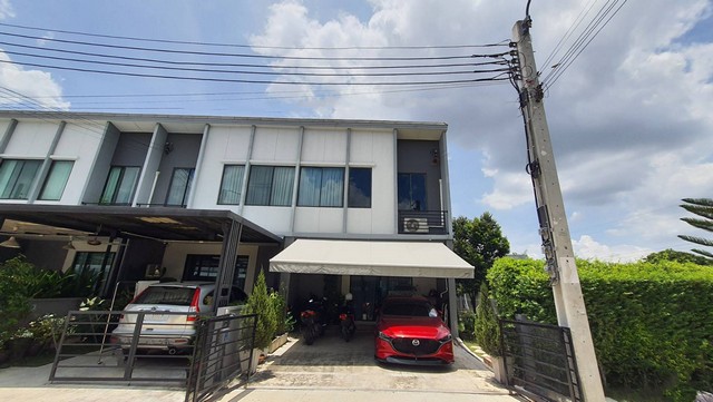 ทาวน์เฮ้าส์