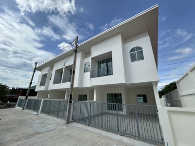 ทาวน์เฮ้าส์