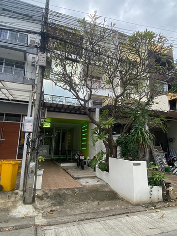 อาคารพาณิชย์