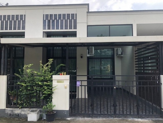 ทาวน์เฮ้าส์