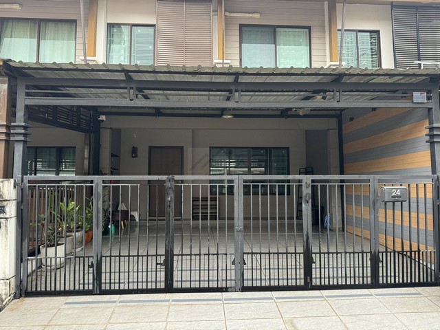 ทาวน์เฮ้าส์