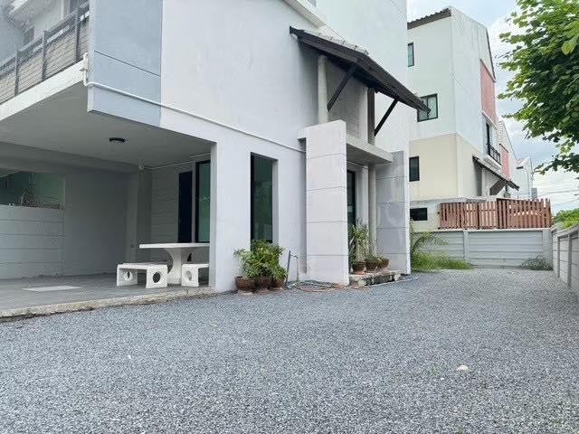 ทาวน์เฮ้าส์