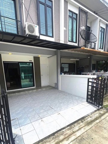 ทาวน์เฮ้าส์