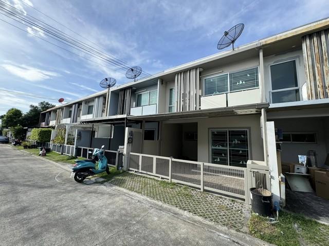 ทาวน์เฮ้าส์