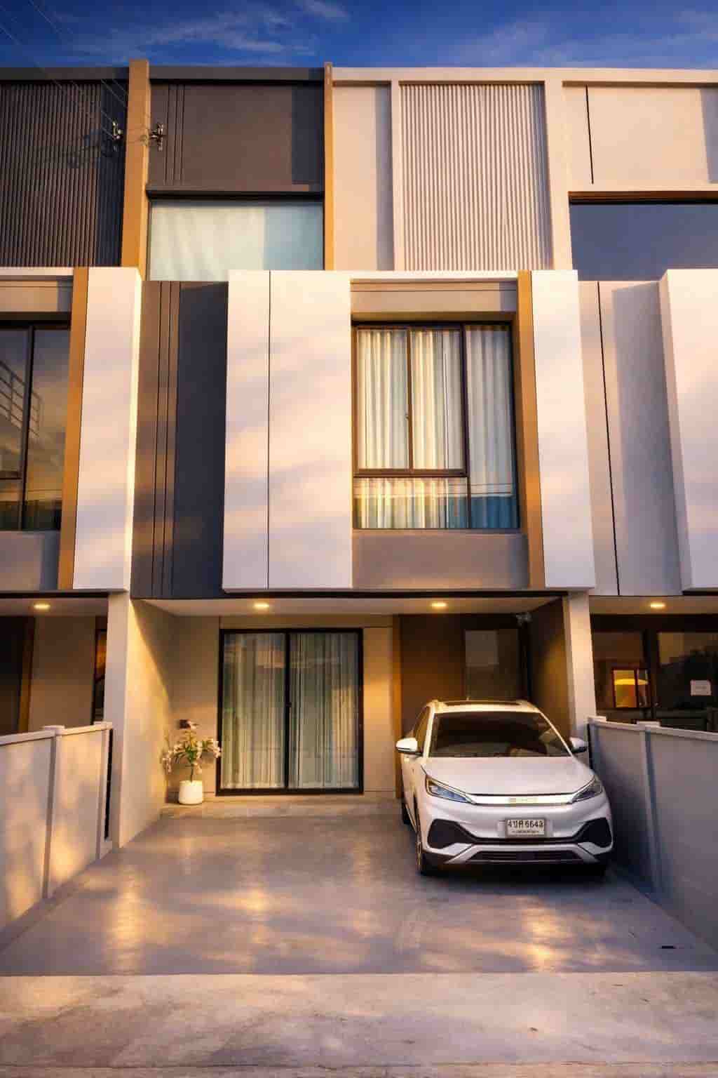 Pleno สุขุมวิท - บางนา 4 (เมกา