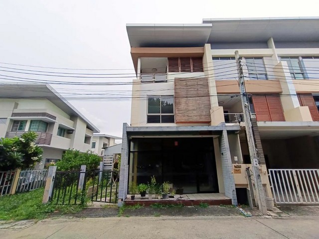 ทาวน์เฮ้าส์