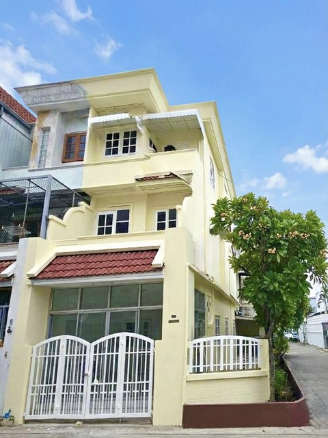 ทาวน์เฮ้าส์