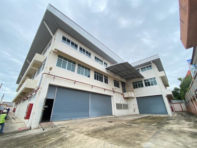 โรงงาน